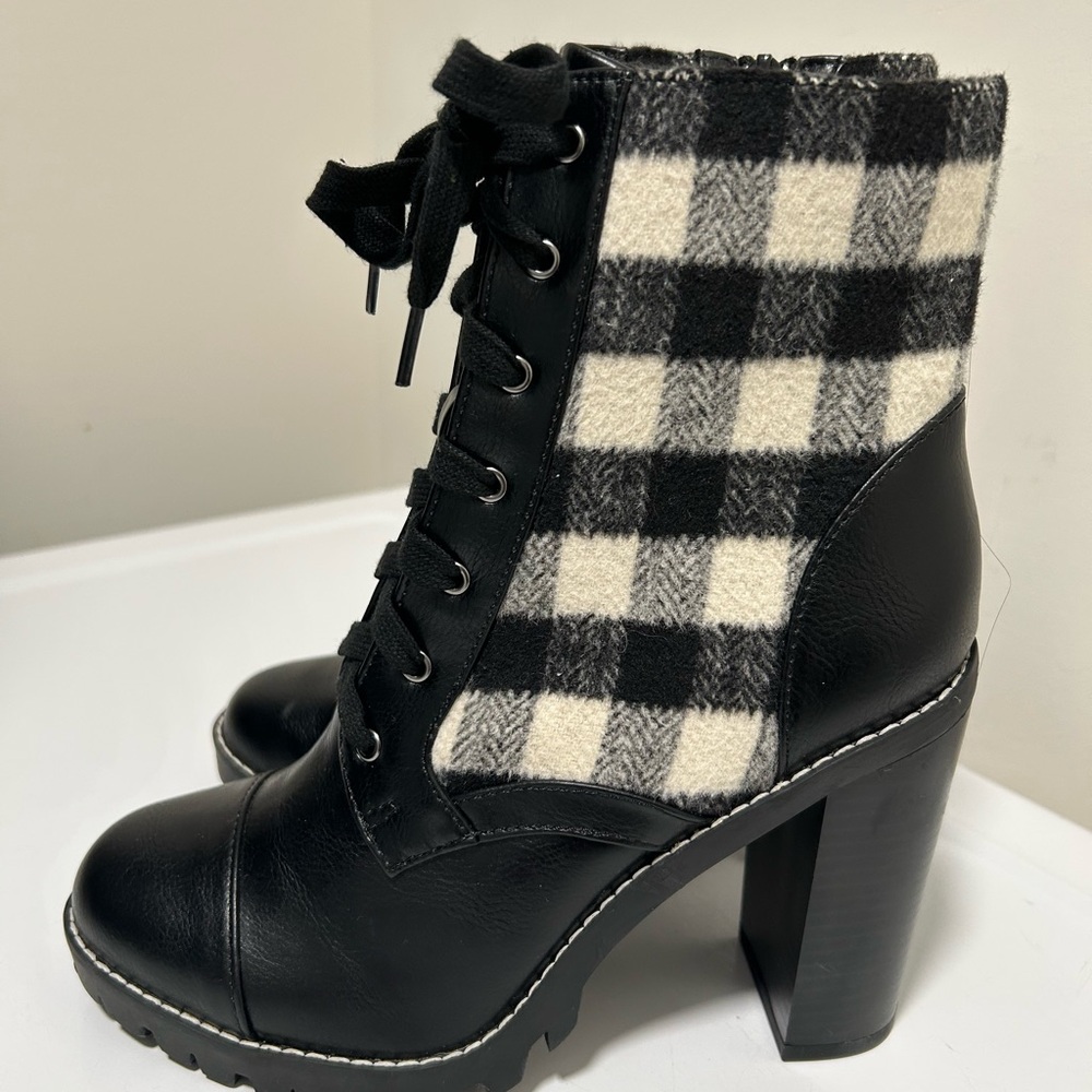 BCBGeneration Pilas Plaid Lace Up Boots Black Cream Size 8 - Picture 5 of 13